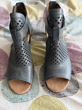 Rockport Women's Slate Gray Perforated Peep-Toe Sandals NWOB